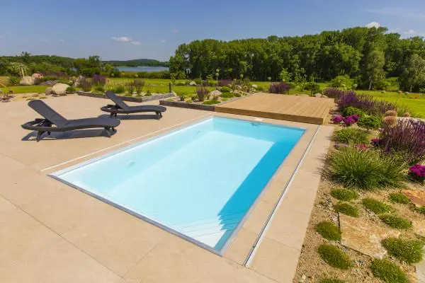 <div>Krása a souznění s přírodou…</div>

<div> </div>

<div>Výsledkem realizace na Ústecko-Orlicku je dokonalá symbióza mezi pochozím zastřešením, zahradou a rodinným domem. Zastřešení SlideWood pouze podtrhuje krásu zahradního konceptu, nijak ho nenarušuje a přispívá k celkové atmosféře klidu, přírody a relaxace. Barevný povrch zastřešení ladí s okolními barvami a taktéž výška bazénového krytí navazuje na přilehlý záhon. </div>

<div> </div>

<div>Majiteli se zde podařilo snoubit krásu, čistotu a smyslnost celého konceptu...</div>
